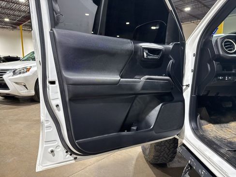 Used 2019 Toyota Tacoma 4x4 Double Cab image 9
