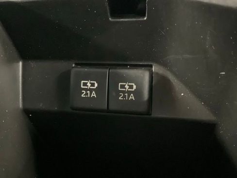 Used 2020 Toyota Camry LE w/ Carpet Mat Package image 22