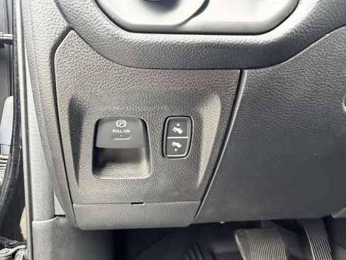Used 2019 RAM 1500 Laramie AWD/4WD image 27