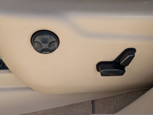 Used 2020 Jeep Grand Cherokee Overland image 20