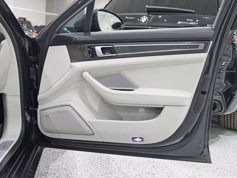 Used 2018 Porsche Panamera Turbo image 33