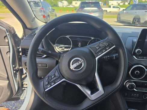 Used 2024 Nissan Sentra SV FWD image 9