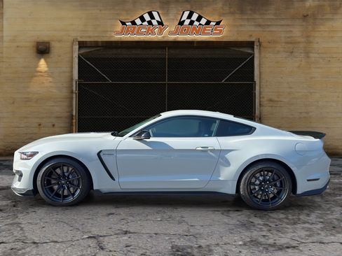 Used 2017 Ford Mustang Shelby GT350 w/ Electronics Package RWD image 2