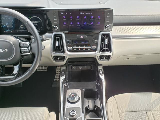 Certified 2023 Kia Sorento SX Prestige w/ Panoramic Sunroof Package AWD/4WD image 17