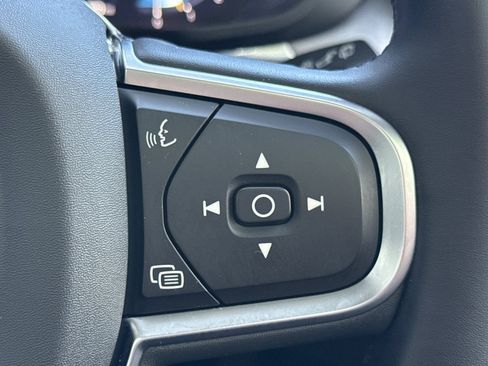 Used 2025 Volvo XC60 B5 Core image 31