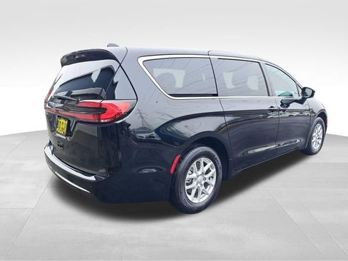 New 2026 Chrysler Pacifica Select FWD image 6