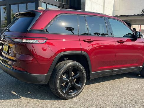 Used 2023 Jeep Grand Cherokee Altitude image 7