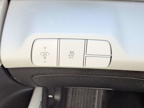 Used 2025 Hyundai Elantra Limited FWD image 26