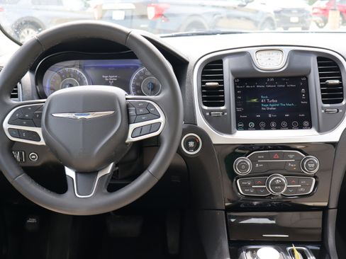 Used 2023 Chrysler 300 Touring L image 14