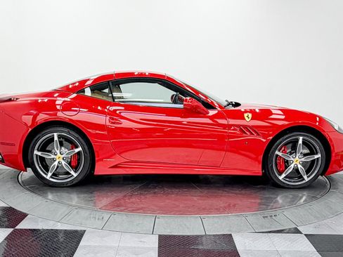 Used 2014 Ferrari California RWD image 16