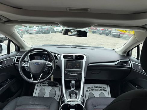 Used 2015 Ford Fusion SE FWD image 21