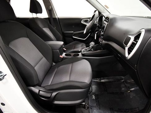 Certified 2025 Kia Soul LX w/ LX Technology Package FWD image 17