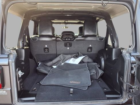 Certified 2020 Jeep Wrangler Unlimited Sahara image 25