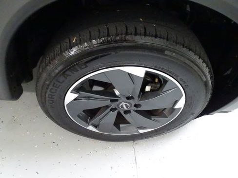 Used 2024 Nissan Rogue SV AWD/4WD image 30