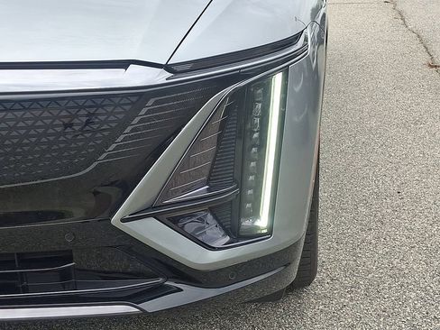 Used 2024 Cadillac Lyriq Sport AWD/4WD image 9