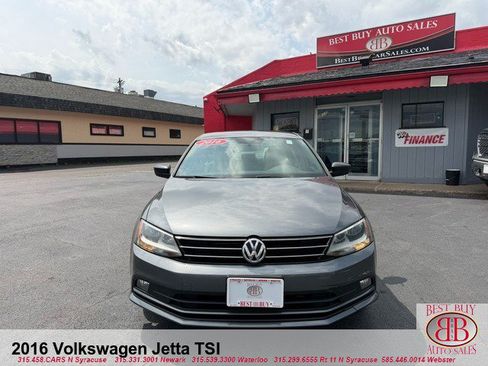 Used 2016 Volkswagen Jetta Sport FWD image 2