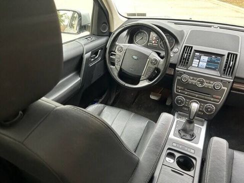 Used 2013 Land Rover LR2 HSE image 22