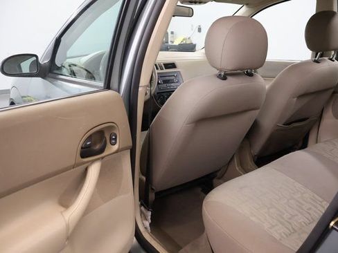 Used 2005 Ford Focus ZX4 Sedan FWD image 22