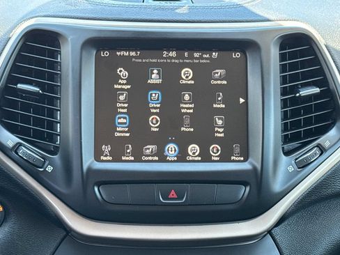 Used 2014 Jeep Cherokee Limited w/ Luxury Group AWD/4WD image 23