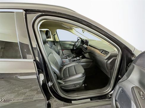 Used 2020 Ford Escape Titanium image 27