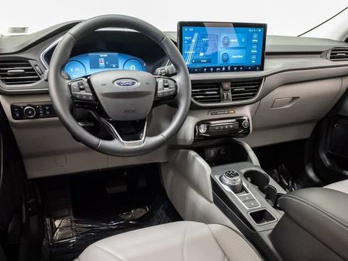 Used 2025 Ford Escape SE w/ PHEV Premium Package FWD image 6