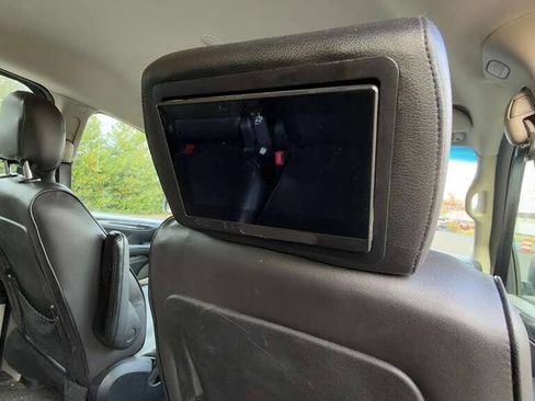 Used 2015 Dodge Grand Caravan American Value Package w/ UConnect Hands-Free Group image 28