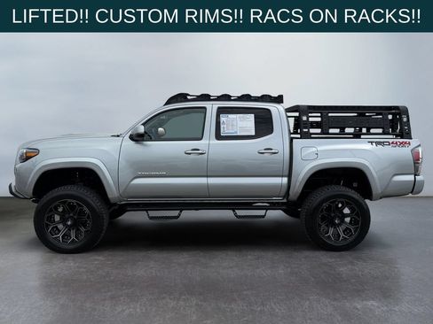 Used 2022 Toyota Tacoma TRD Sport w/ TRD Premium Sport Package AWD/4WD image 6