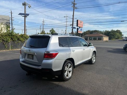 Used 2013 Toyota Highlander Limited image 9