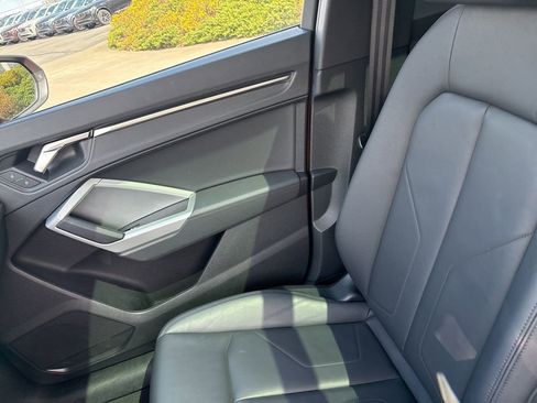 Used 2025 Audi Q3 2.0T Premium image 32