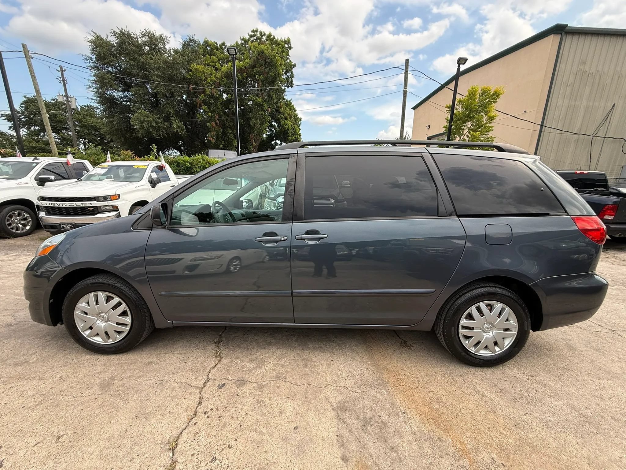 Used 2007 Toyota Sienna LE FWD image 2