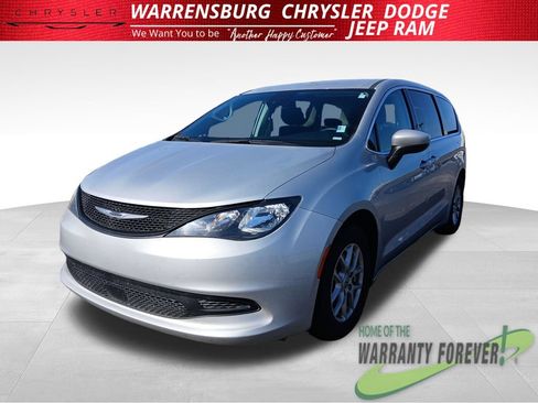 Used 2023 Chrysler Voyager LX FWD image 8