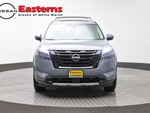 Used 2024 Nissan Pathfinder Platinum w/ Black Appearance Package AWD/4WD image 2