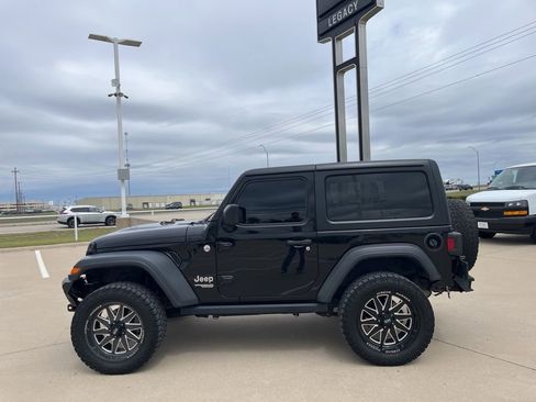 Used 2018 Jeep Wrangler Sport S image 3