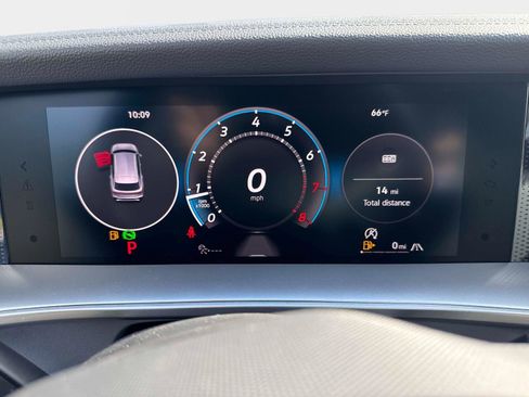 New 2025 Volkswagen Tiguan SE image 27