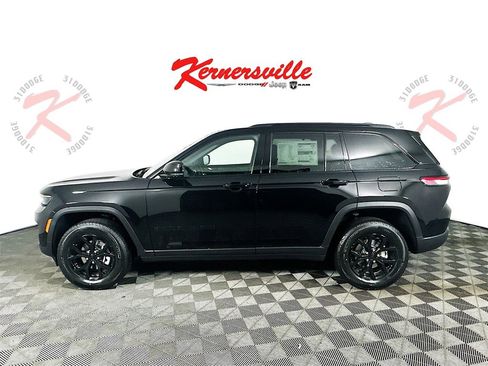 New 2025 Jeep Grand Cherokee Altitude image 4