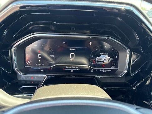 Used 2025 GMC Sierra 1500 SLT w/ SLT Premium Plus Package AWD/4WD image 13