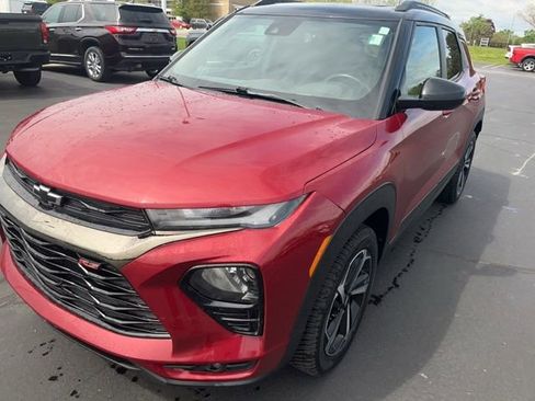 Used 2021 Chevrolet TrailBlazer RS w/ Sun and Liftgate Package AWD/4WD image 2