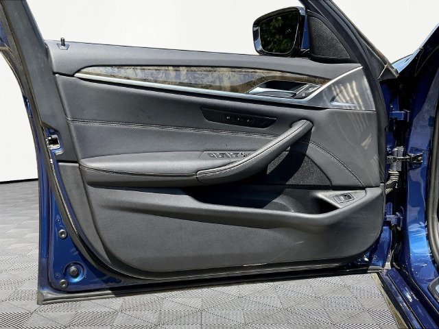 Used 2023 BMW 540i w/ M Sport Package RWD image 22
