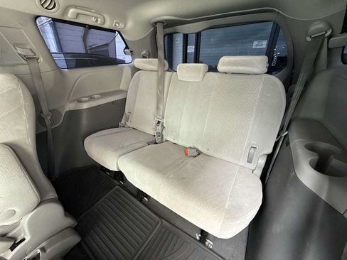 Used 2020 Toyota Sienna LE FWD image 23