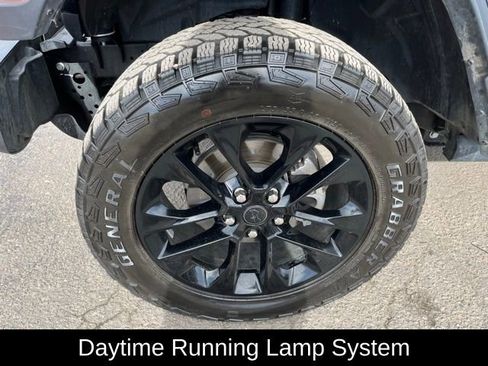 Used 2025 Jeep Gladiator Nighthawk image 11