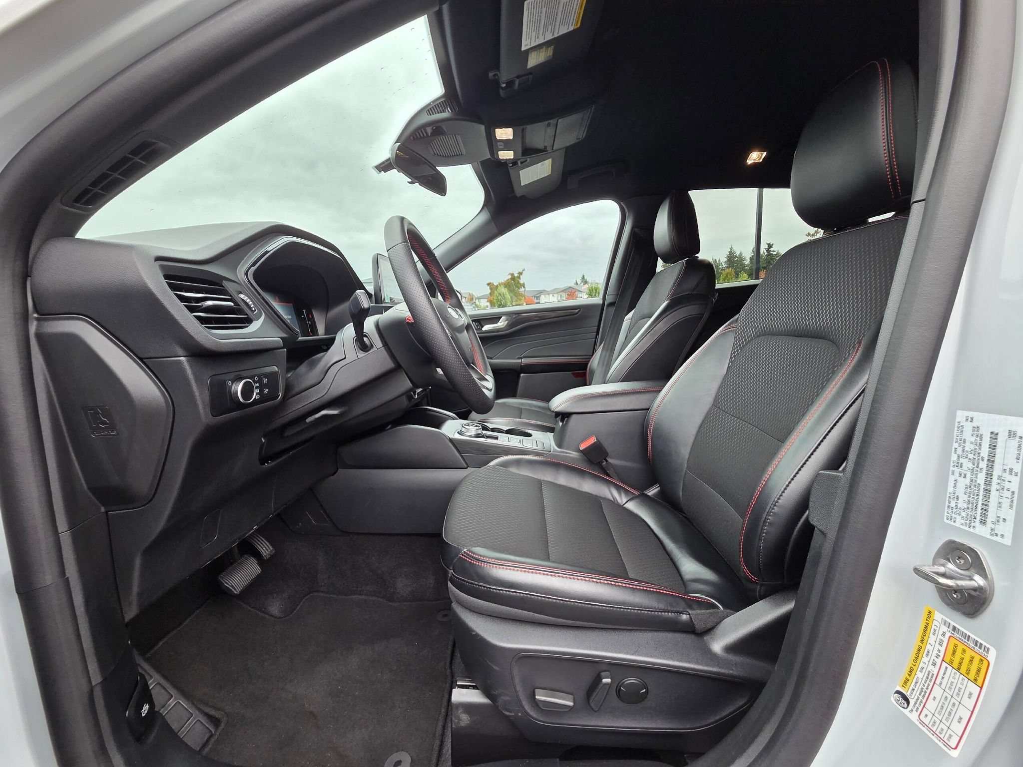 Used 2025 Ford Escape ST-Line AWD/4WD image 24