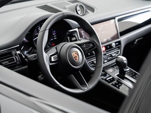New 2025 Porsche Macan image 9