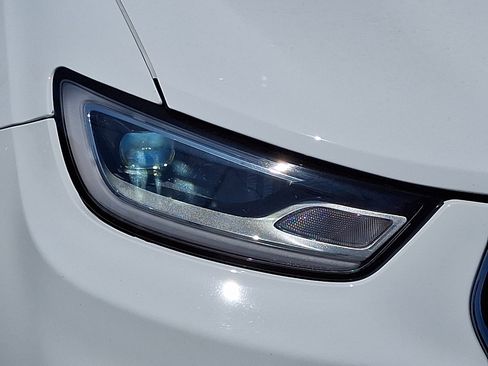 Used 2024 Chrysler Pacifica Touring-L FWD image 10