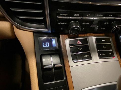 Used 2011 Porsche Panamera image 43