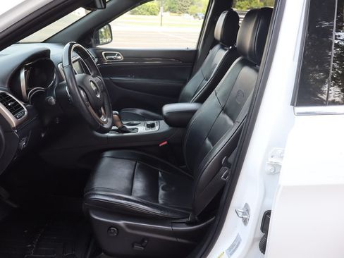 Used 2016 Jeep Grand Cherokee Overland AWD/4WD image 18