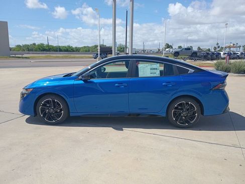 New 2026 Nissan Sentra SR w/ Floor Mat Package FWD image 3