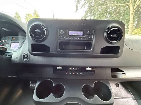 Used 2021 Mercedes-Benz Sprinter 2500 image 19