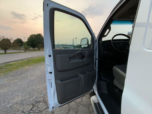 Used 2025 GMC Savana 2500 w/ Driver Convenience Package RWD image 19