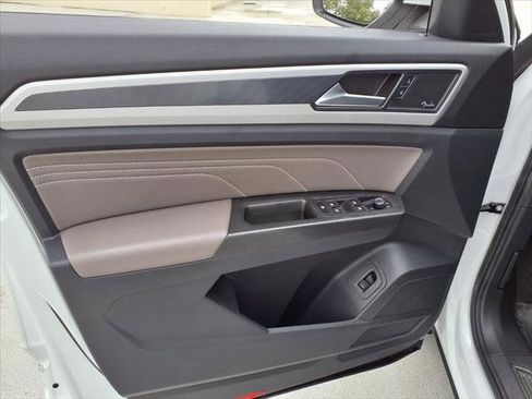 Used 2022 Volkswagen Atlas SEL Premium image 12