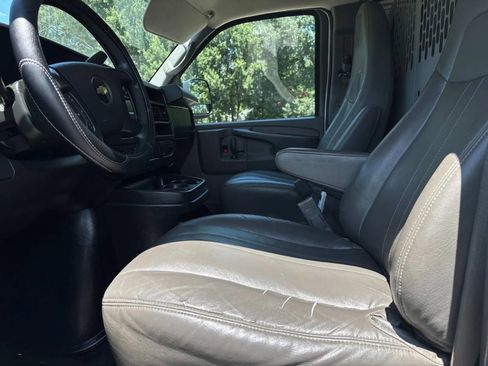 Used 2015 Chevrolet Express 2500 RWD image 14
